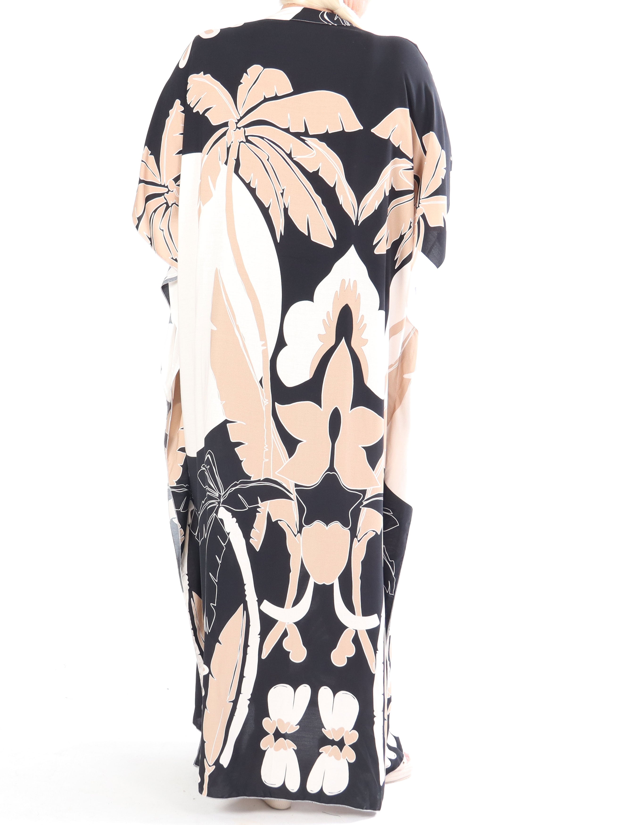 Ilya - Lang plus size kjole med fint mønster